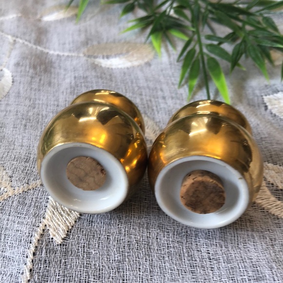 Elegant Vintage Gold Porcelain Salt and Pepper Shaker Set - Picture 4 of 5